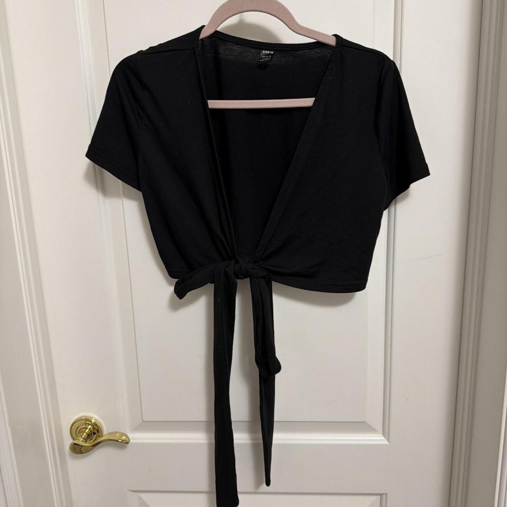 SHEIN black tie front crop top in a L #shein #tiedetail #croptop